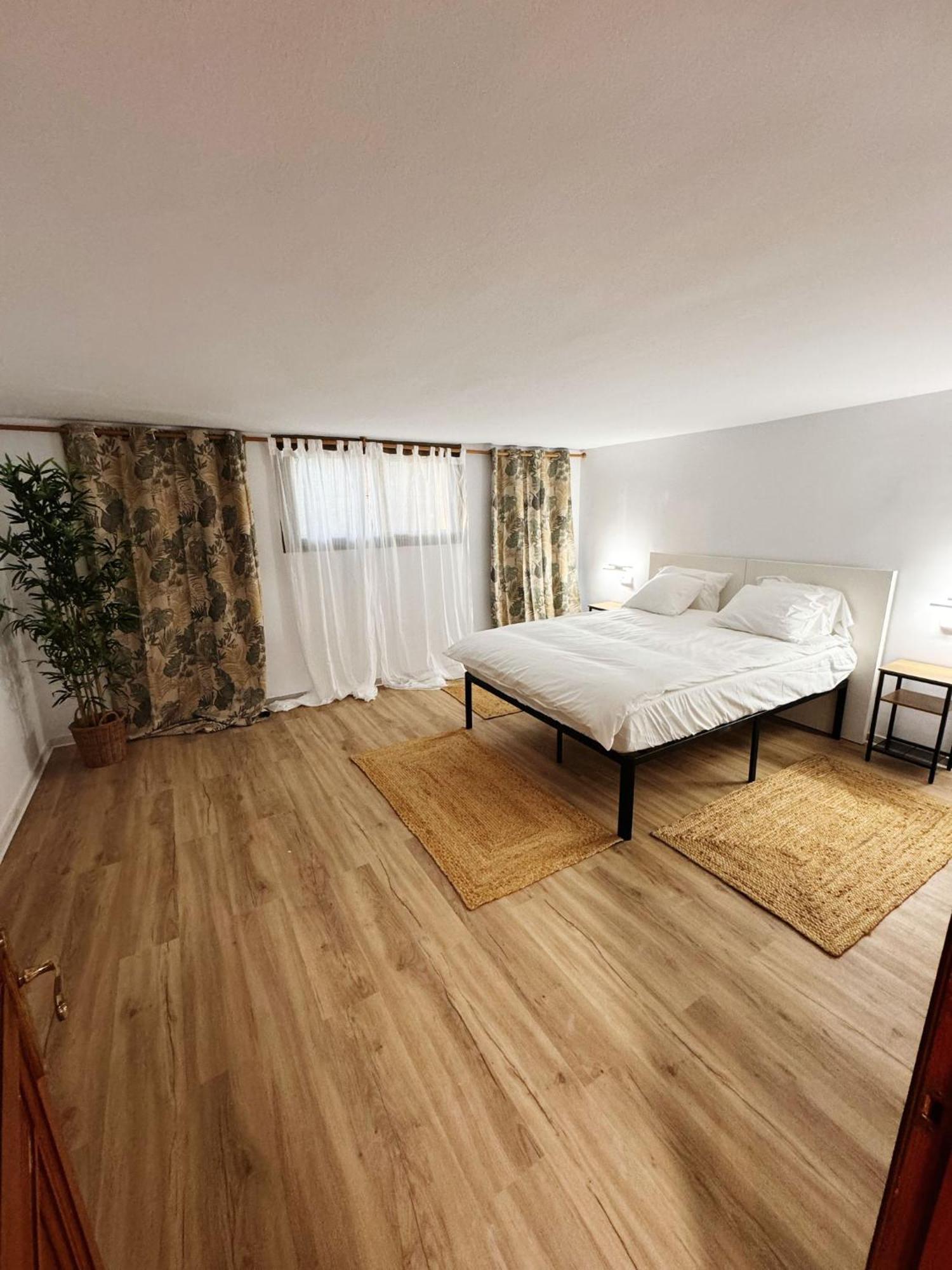 7 Bedrooms *