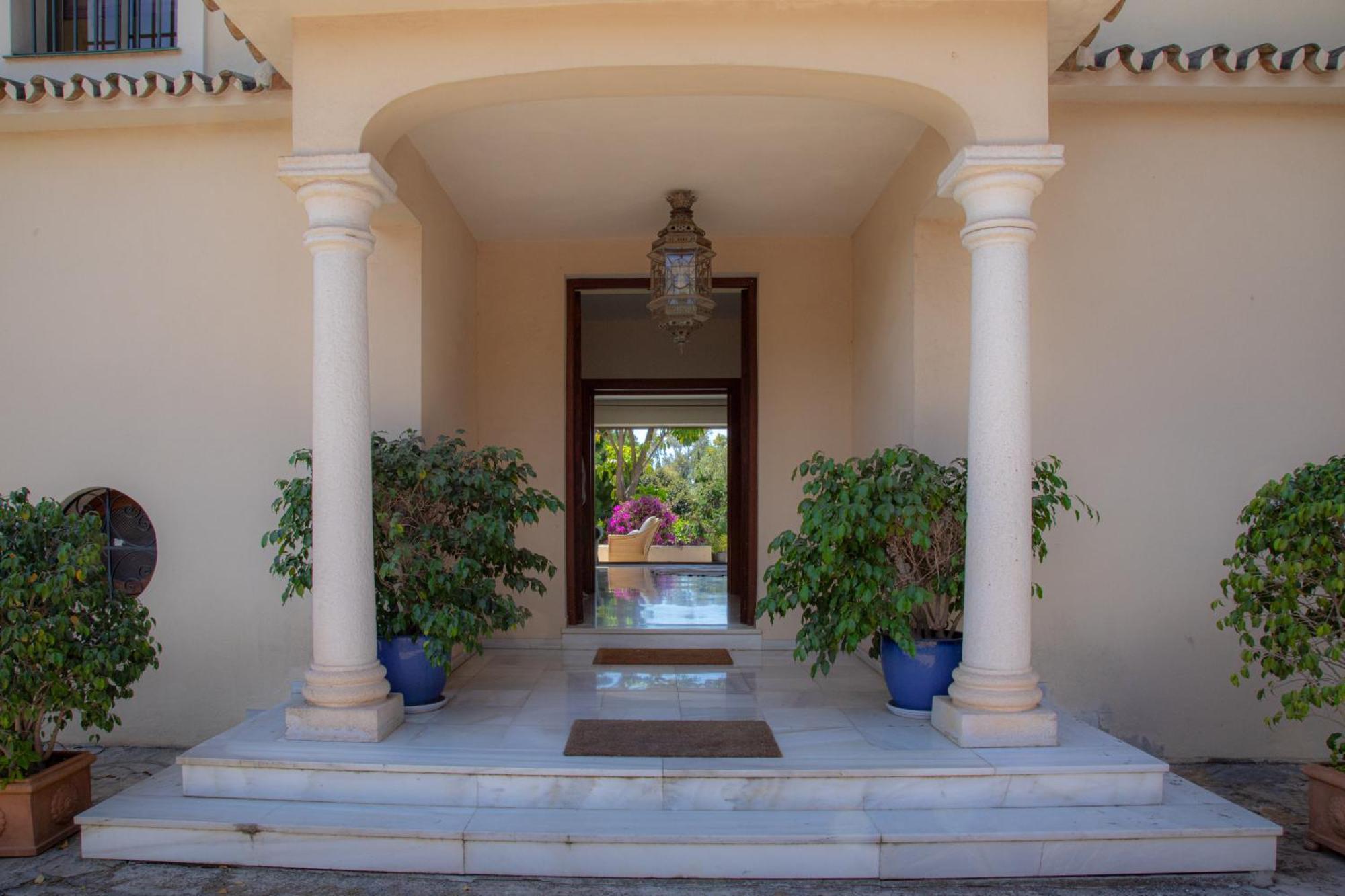 7 Bedrooms Marbella