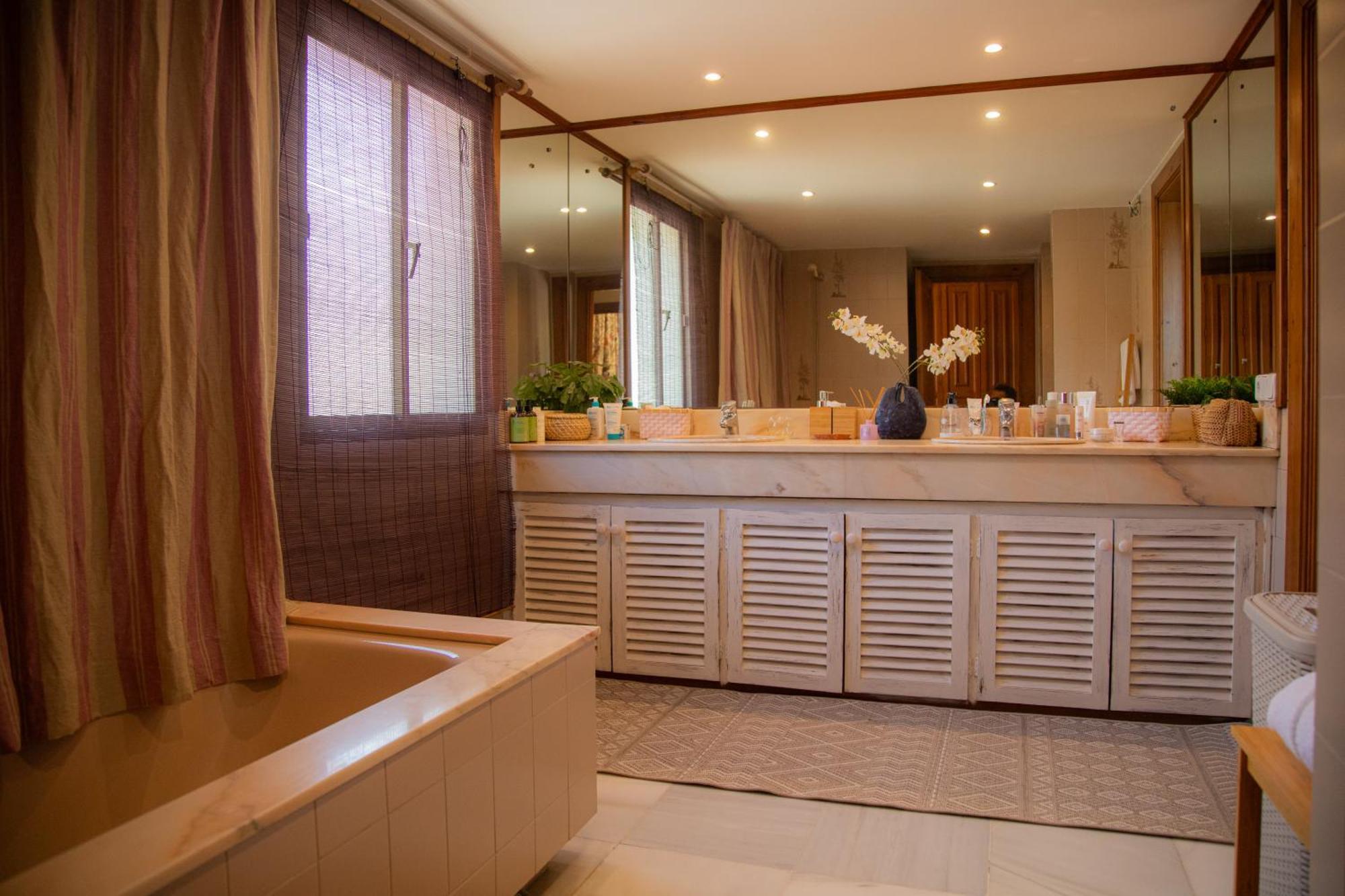 7 Bedrooms Villa Marbella