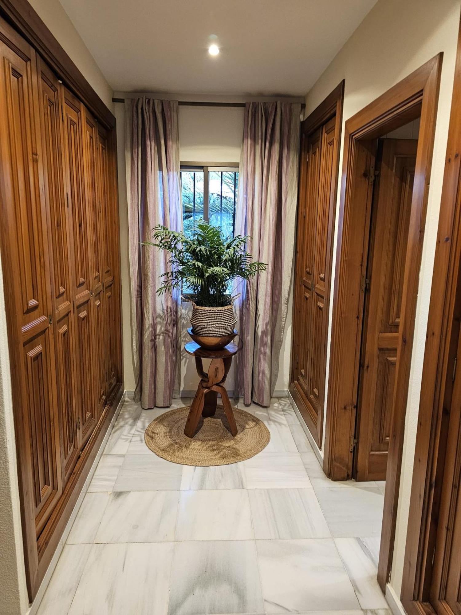7 Bedrooms *